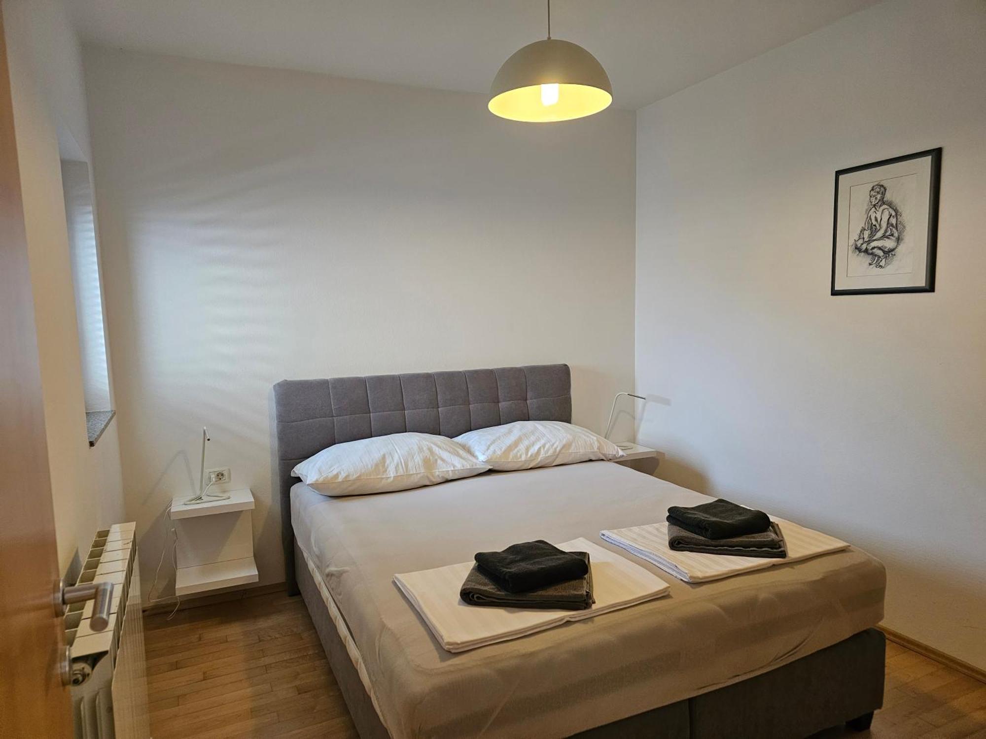 Bc Apartments - Mit Zentralheizung Сень Экстерьер фото